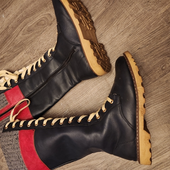 Stylish Blue and Red Lace-Up Boots - Picture 3 of 3